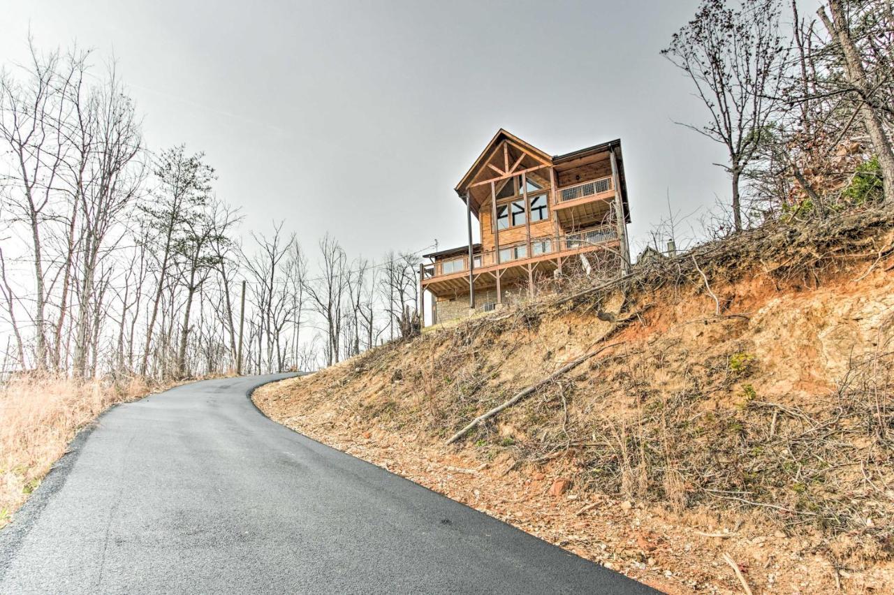 Smoky Mountain Hideaway With Hot Tub, Deck And Views! Villa Gatlinburg Exterior photo