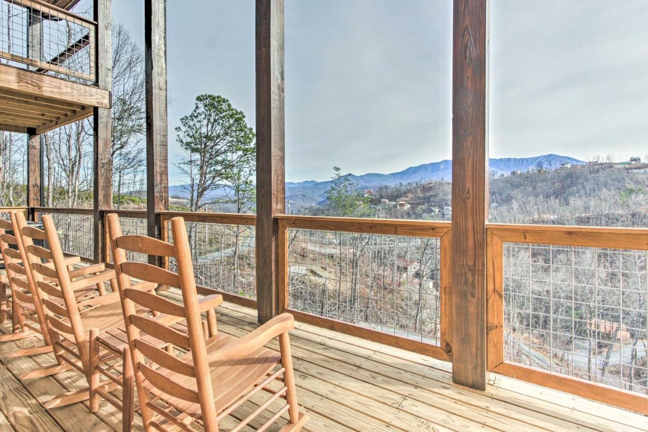 Smoky Mountain Hideaway With Hot Tub, Deck And Views! Villa Gatlinburg Exterior photo