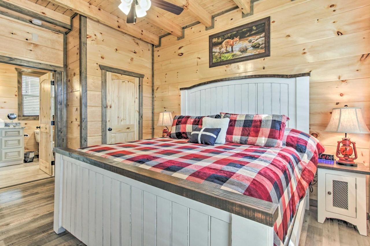 Smoky Mountain Hideaway With Hot Tub, Deck And Views! Villa Gatlinburg Exterior photo