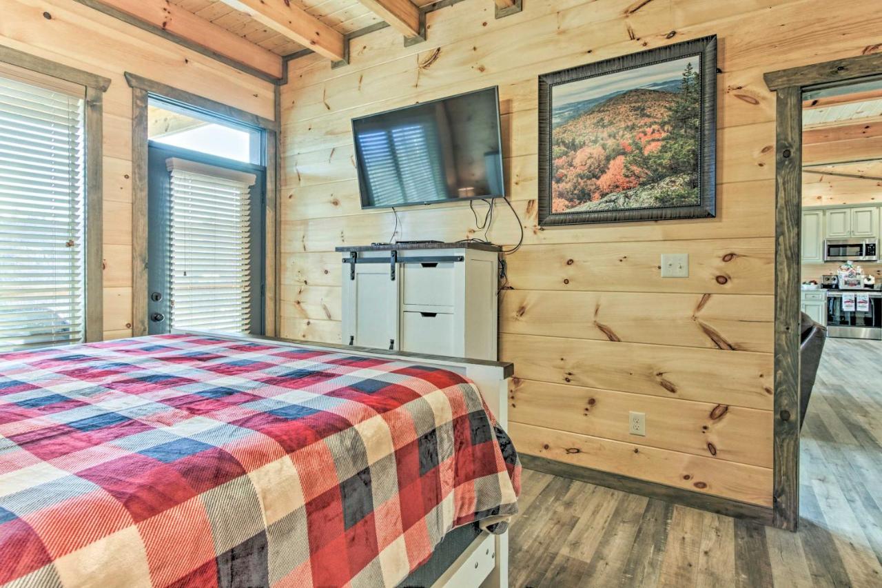 Smoky Mountain Hideaway With Hot Tub, Deck And Views! Villa Gatlinburg Exterior photo